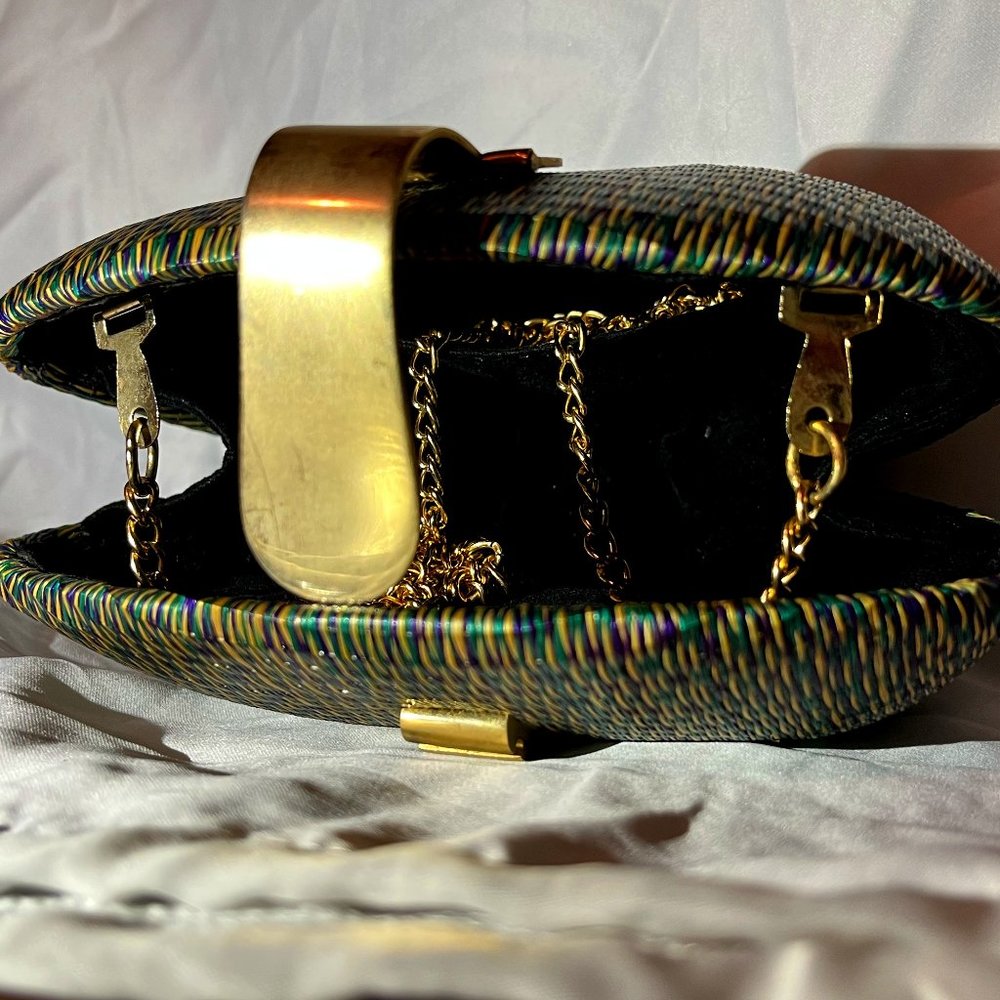 Clam Shell Crossbag